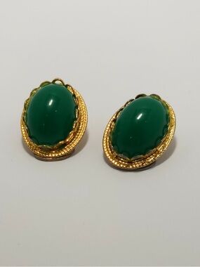 3/ $25 Vtg Gold Tone Dark Green Oval  Shaped Cabochon Setting Clip Back Earrings